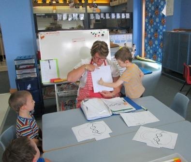 Teacher in the early intervention class helping students.